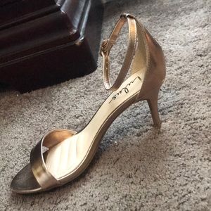 Small high heels size 8 1/2 gold